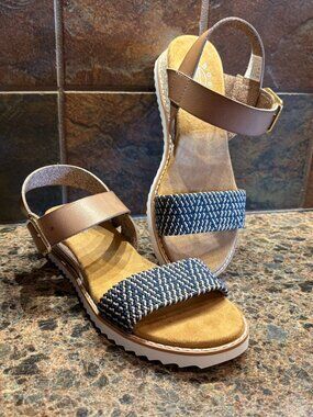 New w/o Box BOBS from Sketchers Memory Foam Desert Kiss Bold Dreams Sandals 6